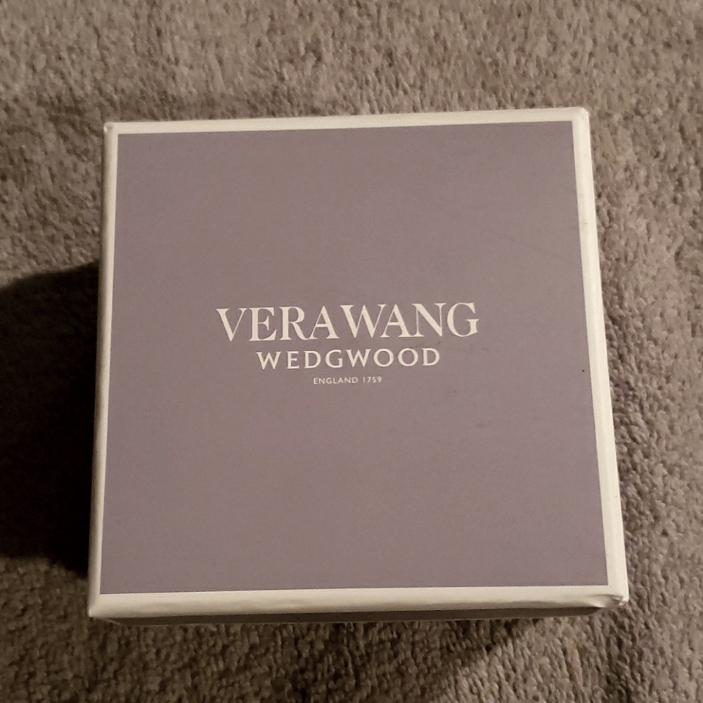 Vera Wang ring holder
